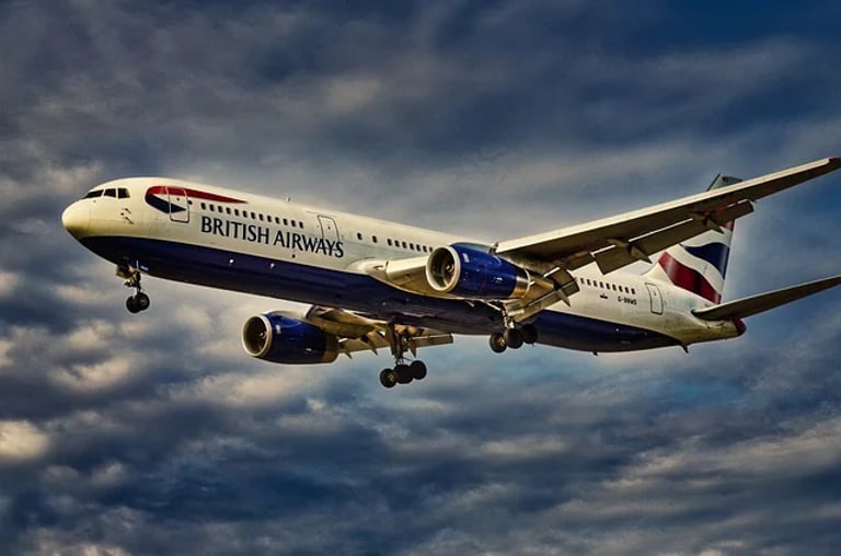 Lightning Strikes and Chaotic Weather Cancel Over 100 Flights, Affecting 10,000 Passengers at London Airports