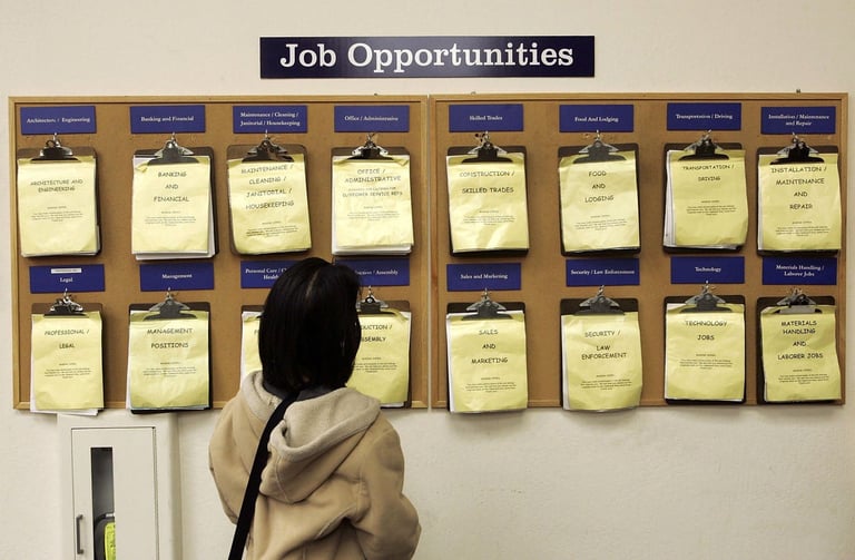 US Job Surge Beats Forecasts Despite Rising Unemployment Rate