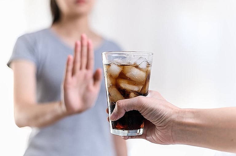 Study: Swapping Diet Drinks for Water Boosts Weight Loss, Diabetes Remission in Women