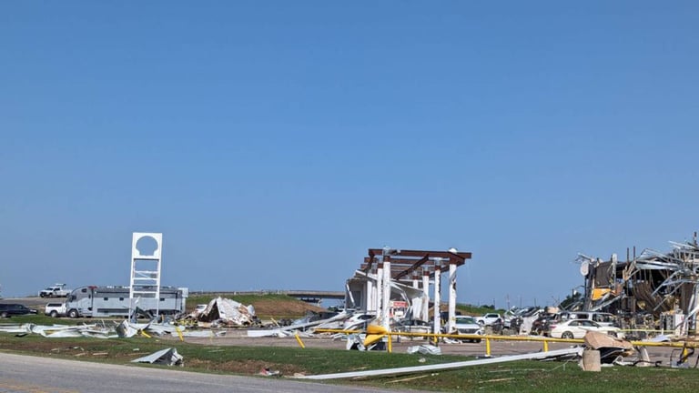 Deadly Tornadoes and Heatwave Devastate Central and Southern US, 22 Lives Lost Over Memorial Day Weekend