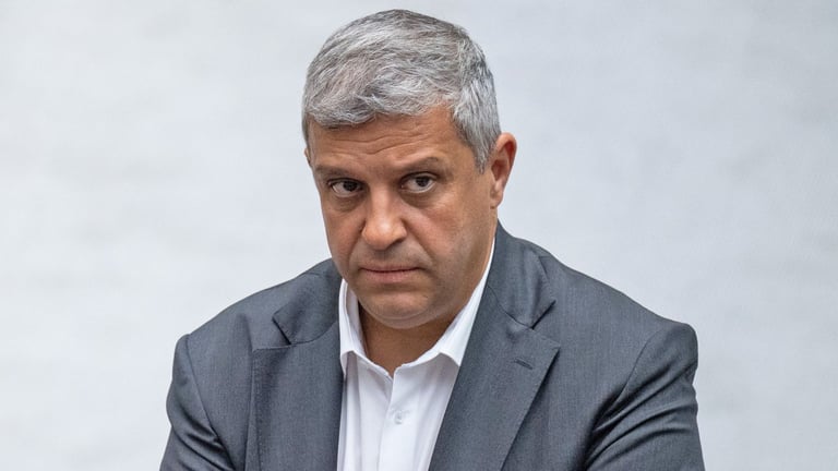 Saleh Resigns as Berlin SPD Leader Amid Calls for Party Revamp After Election Defeat