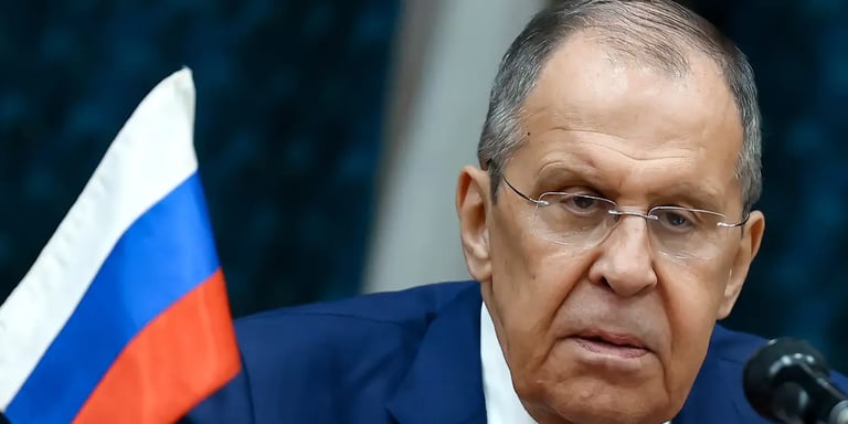 Putin Warns of "Asymmetric Response" to Western Arms, Criticizes Germany's Missile Plans at Economic Forum