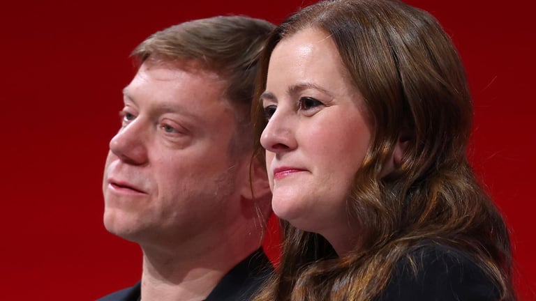 Left Party in Turmoil: Leaders Step Down Amidst Declining Support and Calls for Renewal
