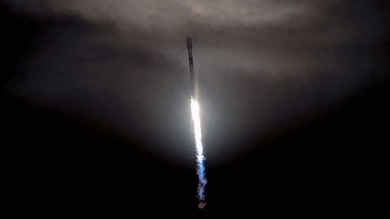 SpaceX Defies Weather Odds, Launches 21 Starlink Satellites in $52 Million Mission