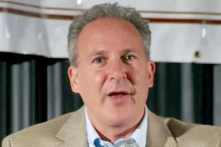 Economist Jokes Saylor Should Borrow $4.3B to Buy Govt's Seized Bitcoin Amid Price Drop