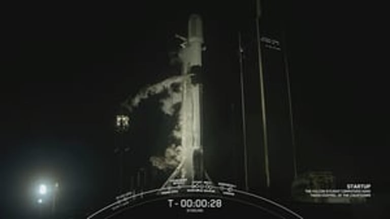 SpaceX Nails 300th Falcon Landing, Expands Starlink Orbit Amid Busy Launch Weekend