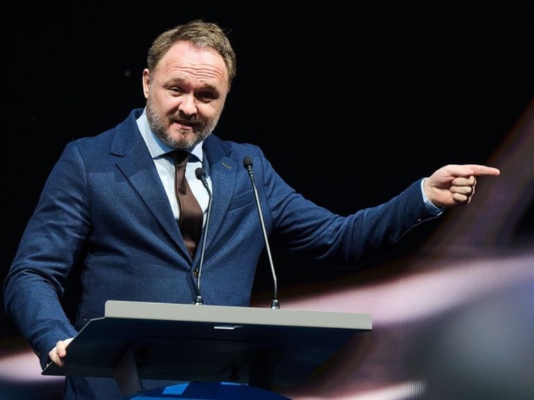 EU to Ban Russian Gas by 2027, Pushing for Renewables and Investment Boom