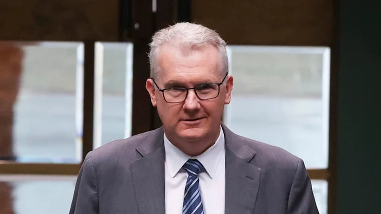 Australia Proposes Urgent Immigration Law Changes Amid Middle East Conflict