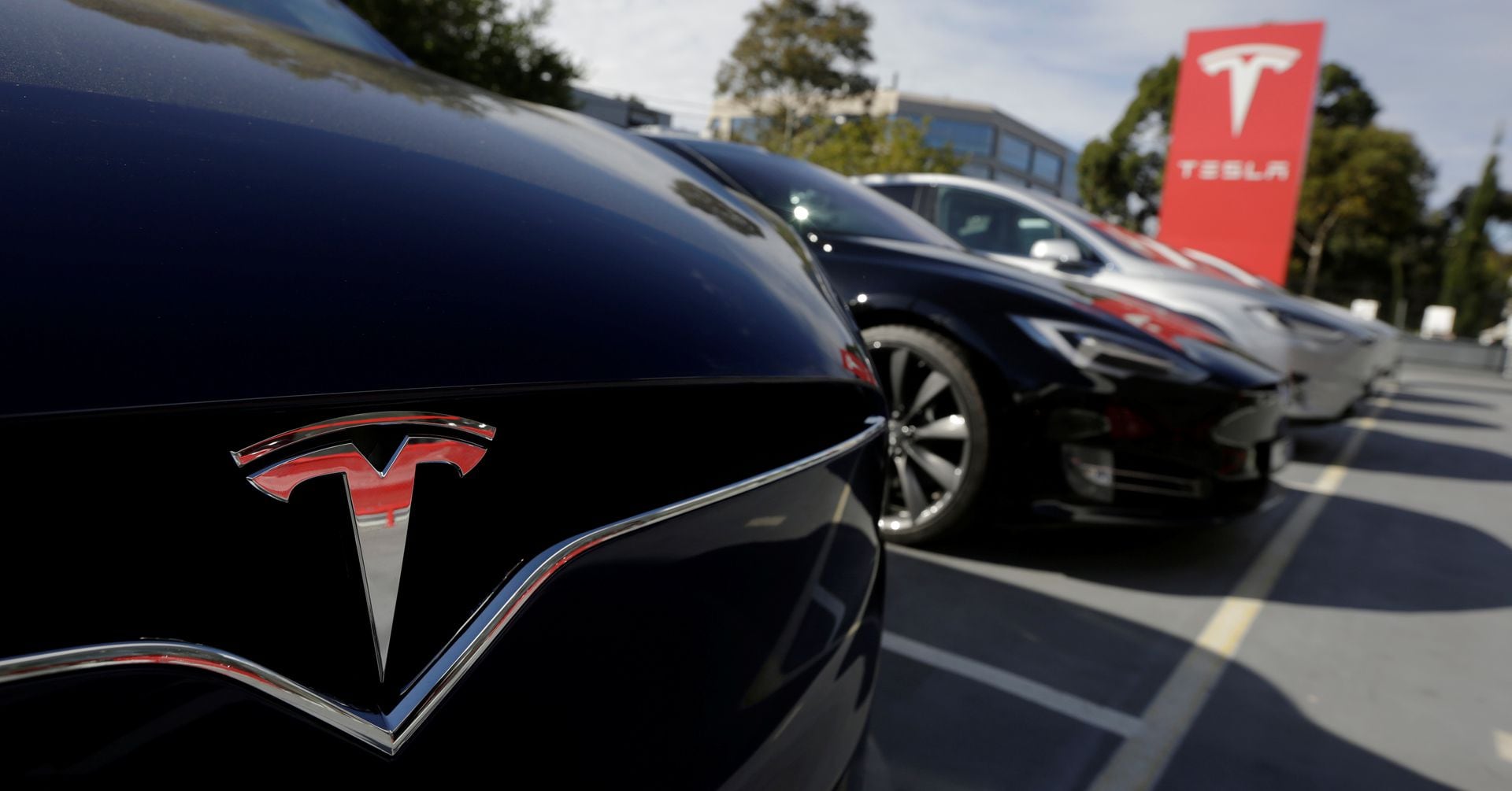 Tesla quits Australia auto lobby over claims on car emission standards