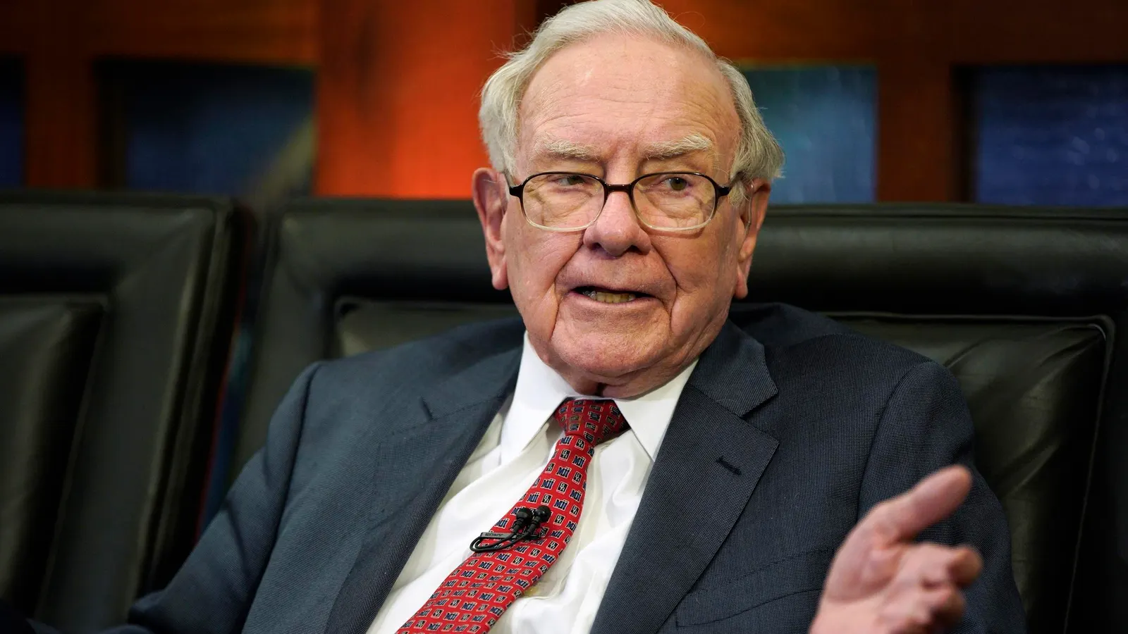 Warren Buffett’s Talk With Shareholders: Cash Nears $200 Billion While Still High On Apple