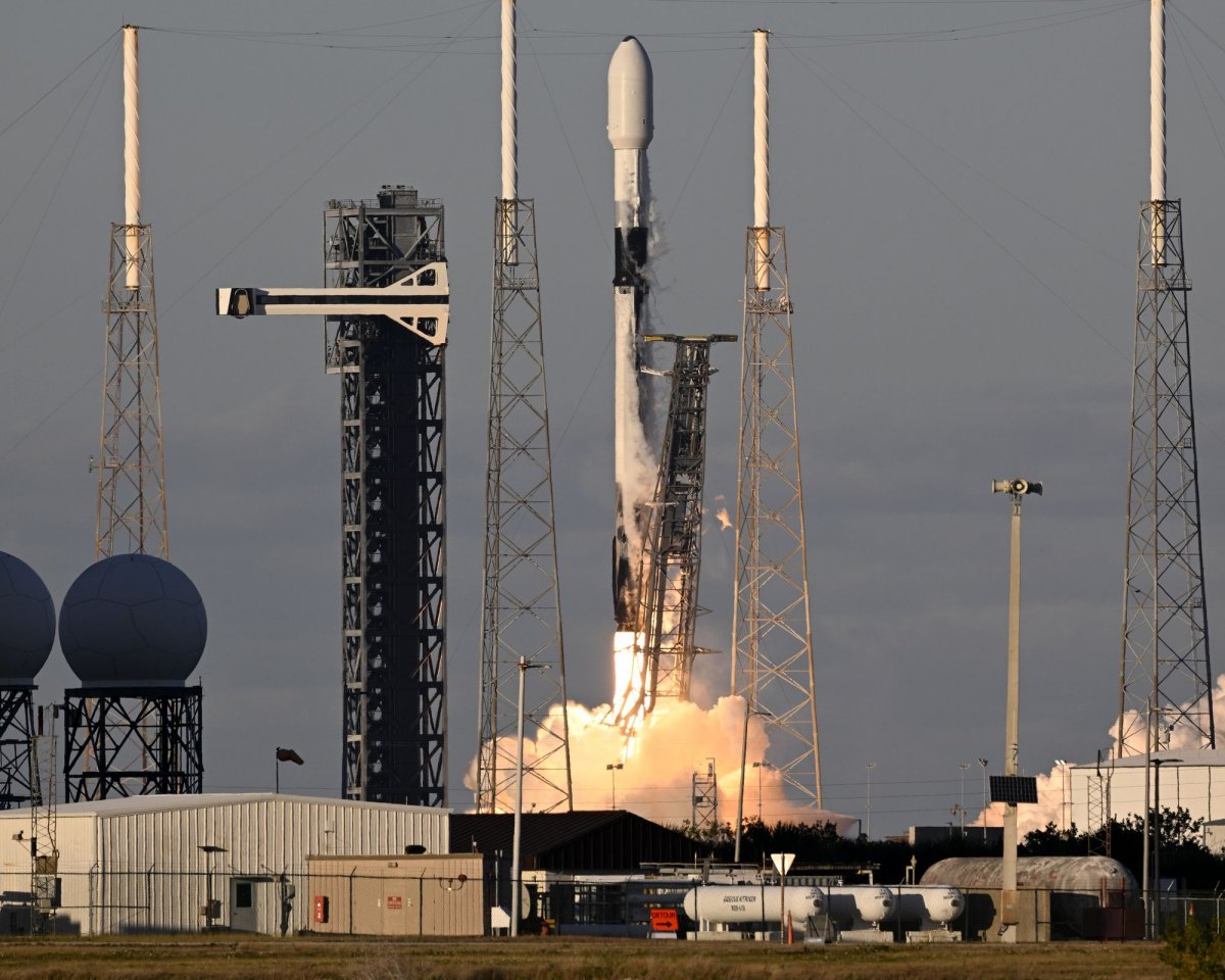 SpaceX sends 23 Starlink satellites into low-Earth orbit