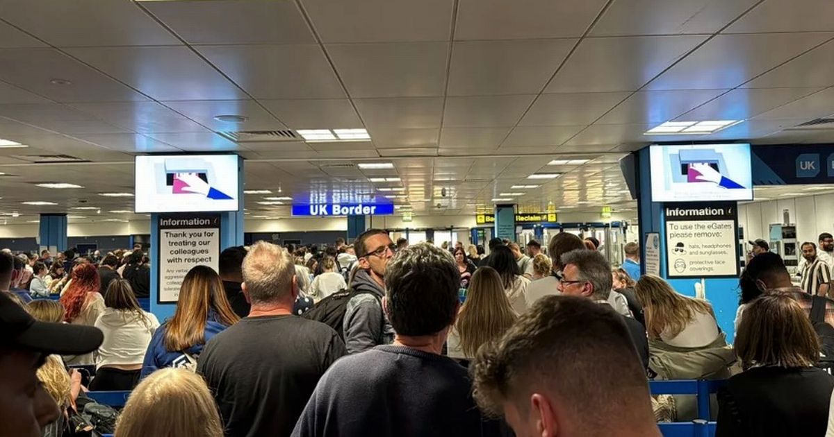 Border Control 'e-gates down' sparking huge queues and chaos at airports