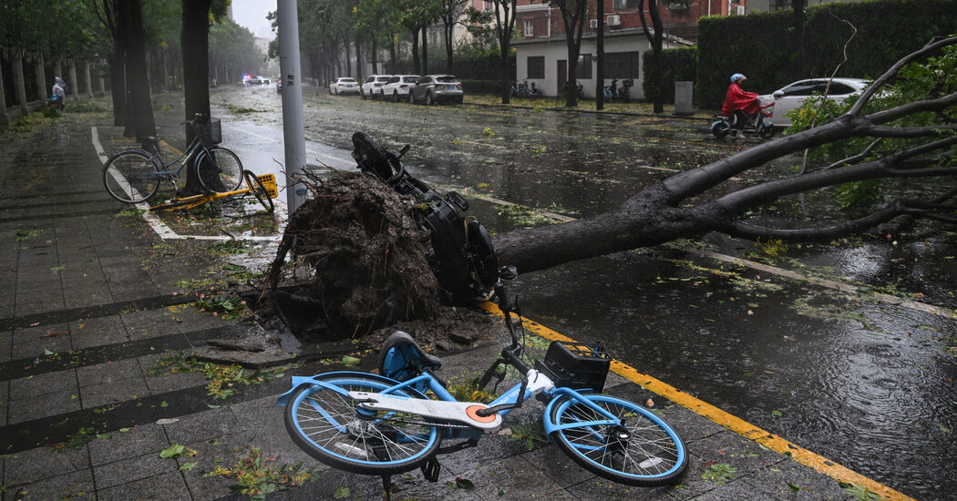 Shanghai is Hit By Typhoon Bebinca, Strongest Storm in 70 Years