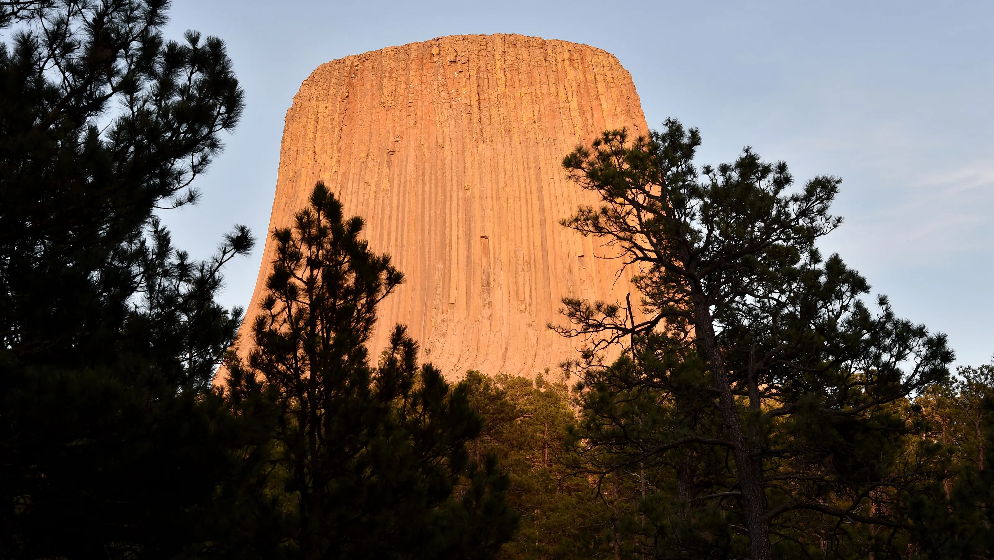 Wisconsin rock climber fell to death while rappelling Devils Tower in Wyoming, officials say