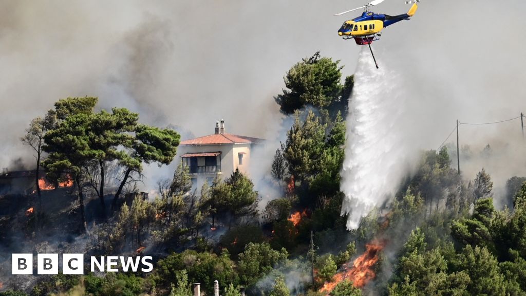 Greece wildfire forces residents to flee as heatwave persists