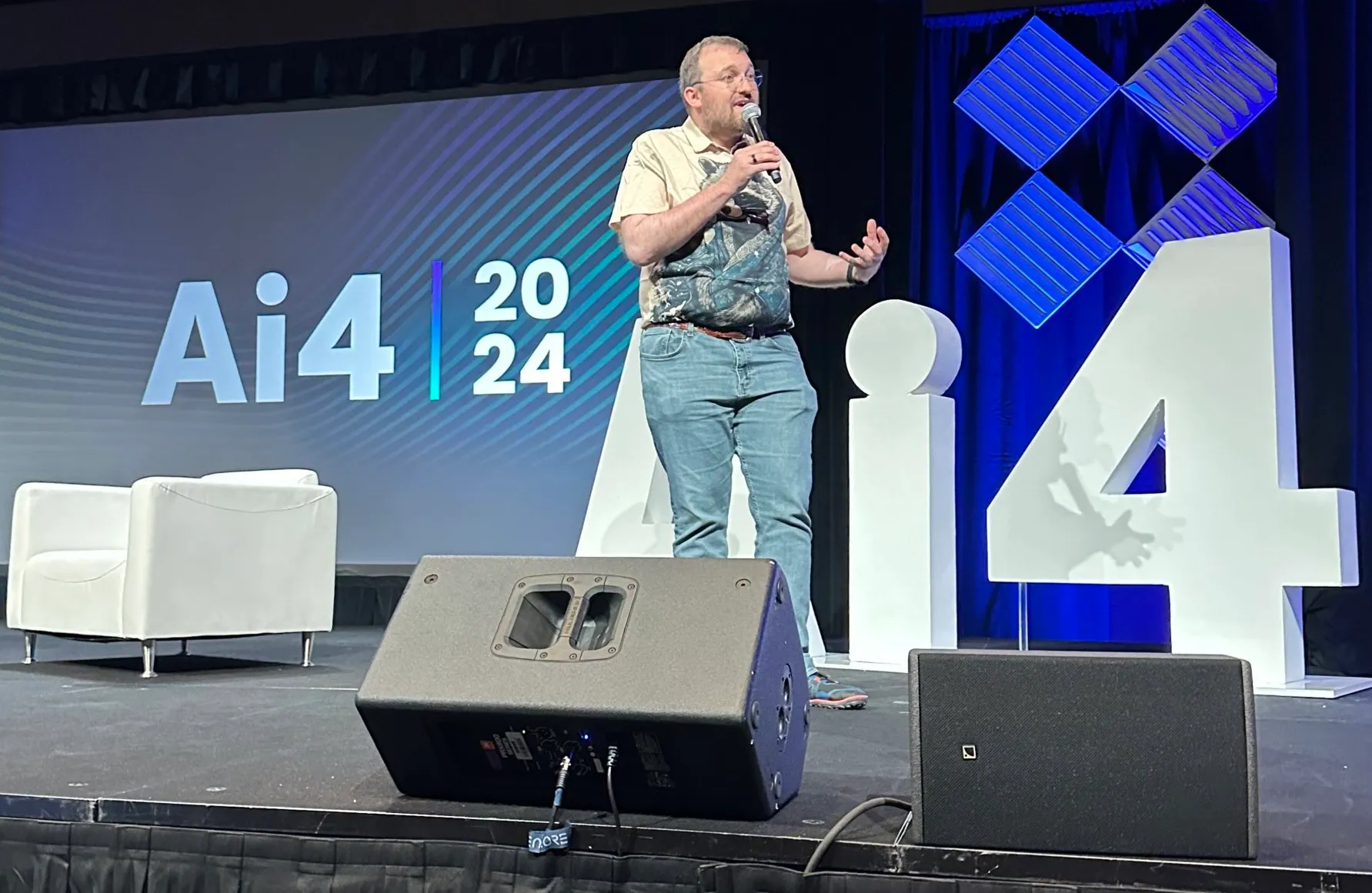 Cardano Founder Unveils How Blockchain Can 'Revolutionize' AI