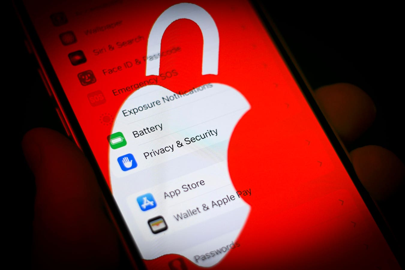 Surprise New iPhone Security Warning For iMessage Users In 100 Countries