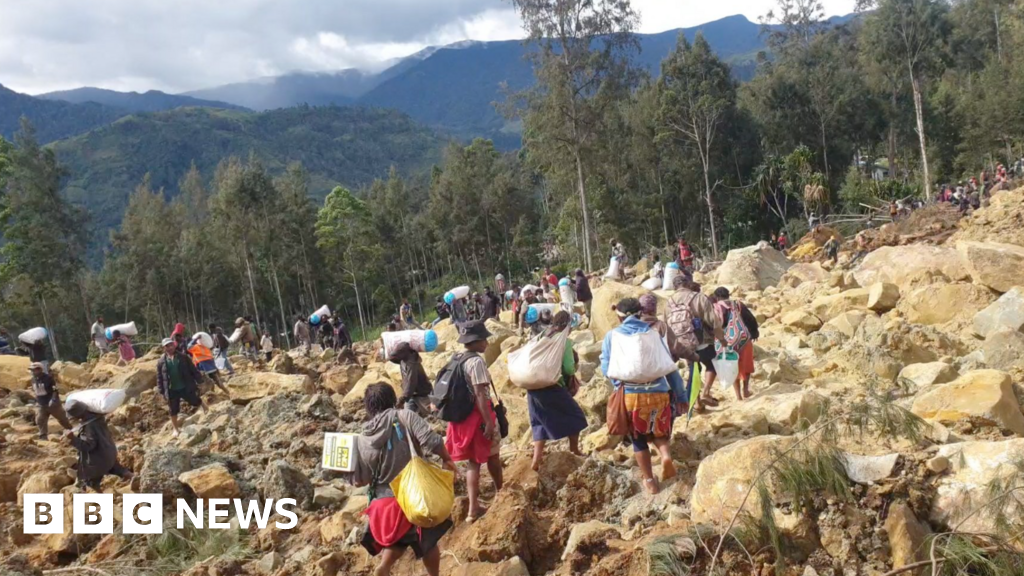 Papua New Guinea: Desperate rescue for hundreds in landslide