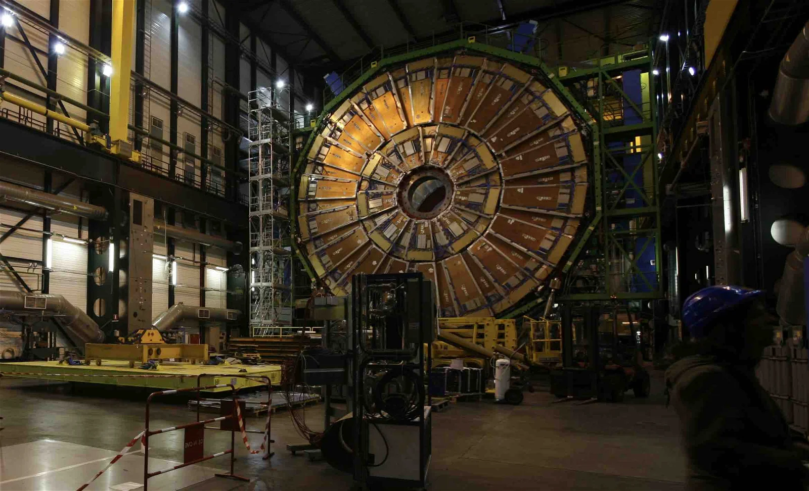 CERN Experiment Reveals “Spooky Action at a Distance” Persists Between Top Quarks - The Debrief