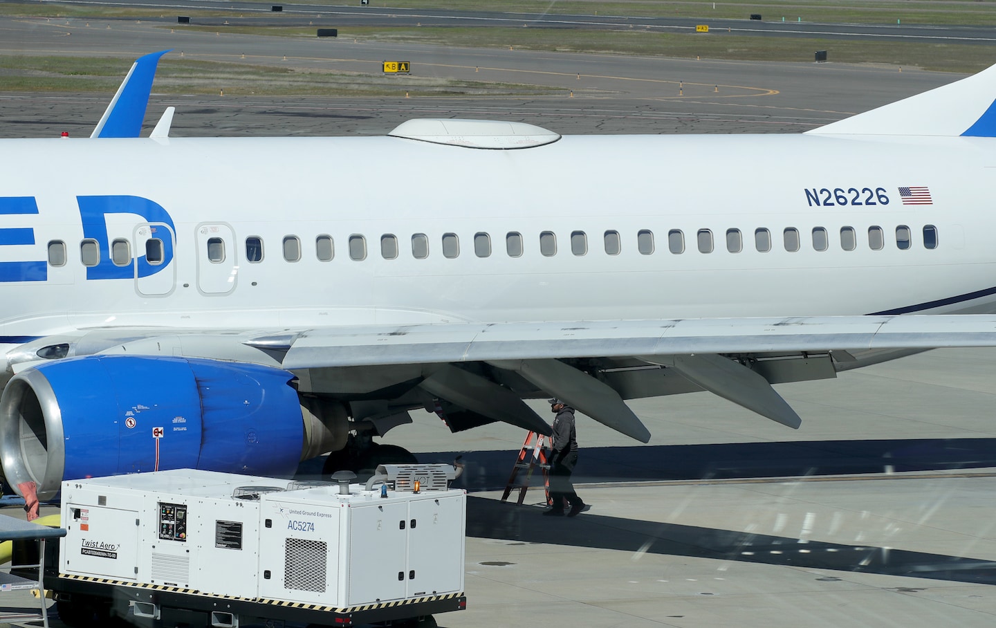 United Boeing plane that landed with missing panel prompts investigation