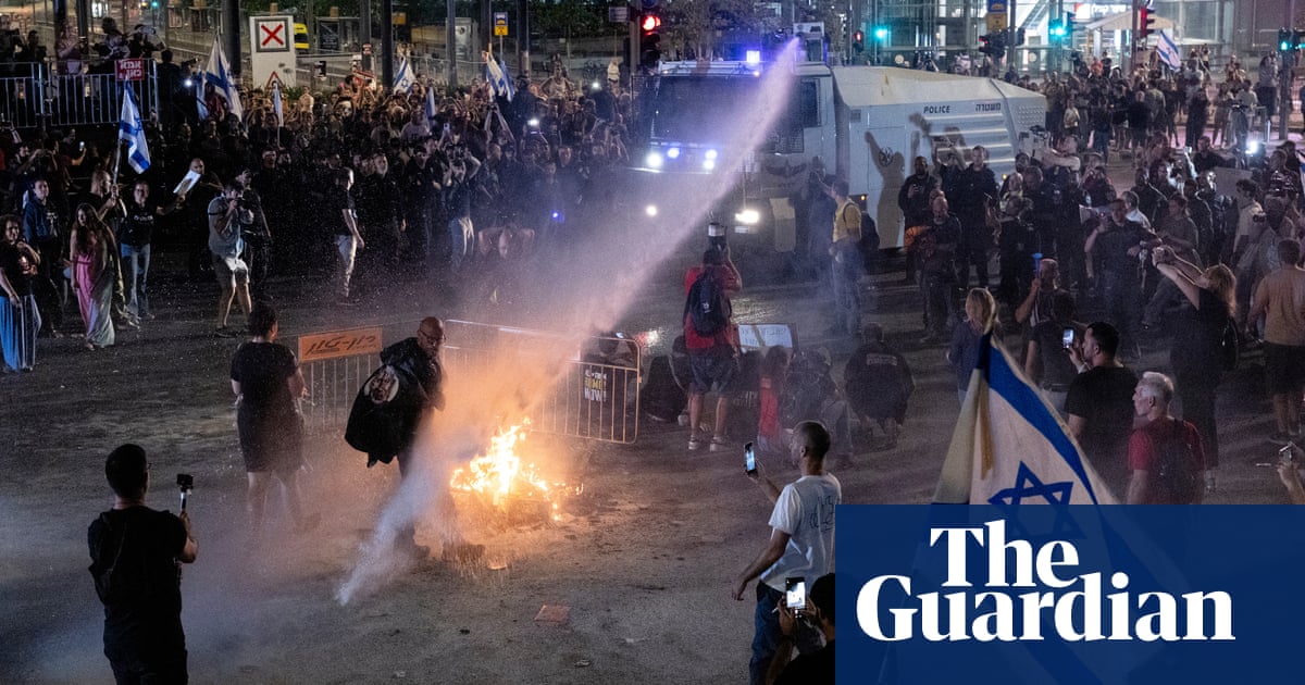 Israel-Gaza war: anti-government protesters clash with Tel Aviv police and demand hostage deal