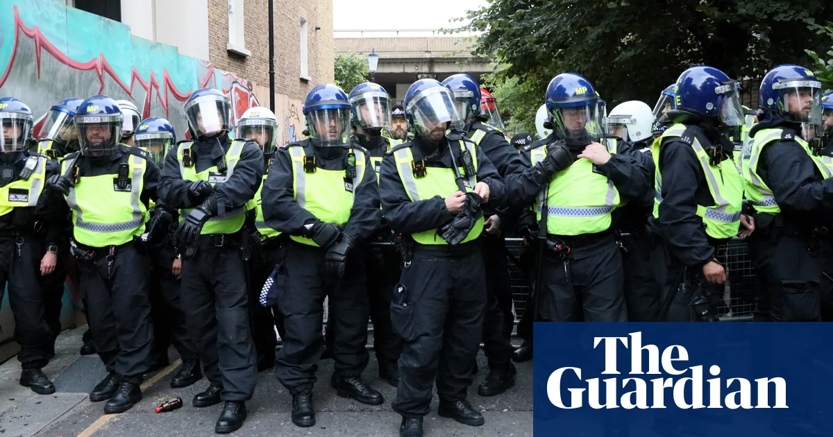 Police urge Notting Hill carnivalgoers to speak up over violence after stabbings