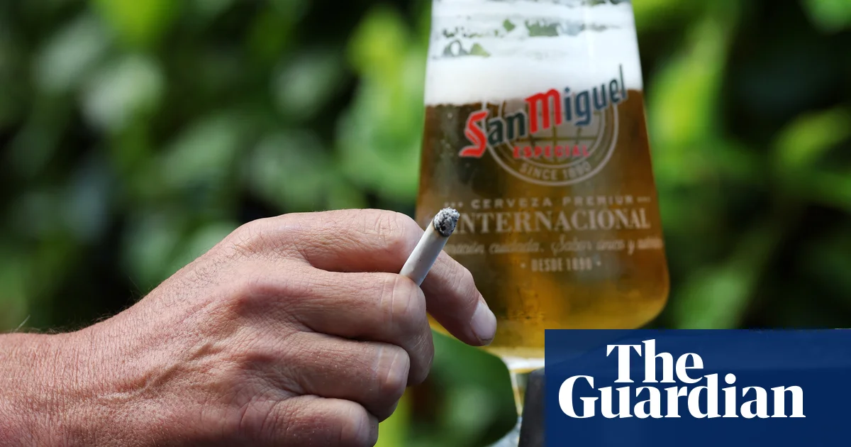 Starmer faces pushback from pubs over ‘bonkers’ outdoor smoking curb plans