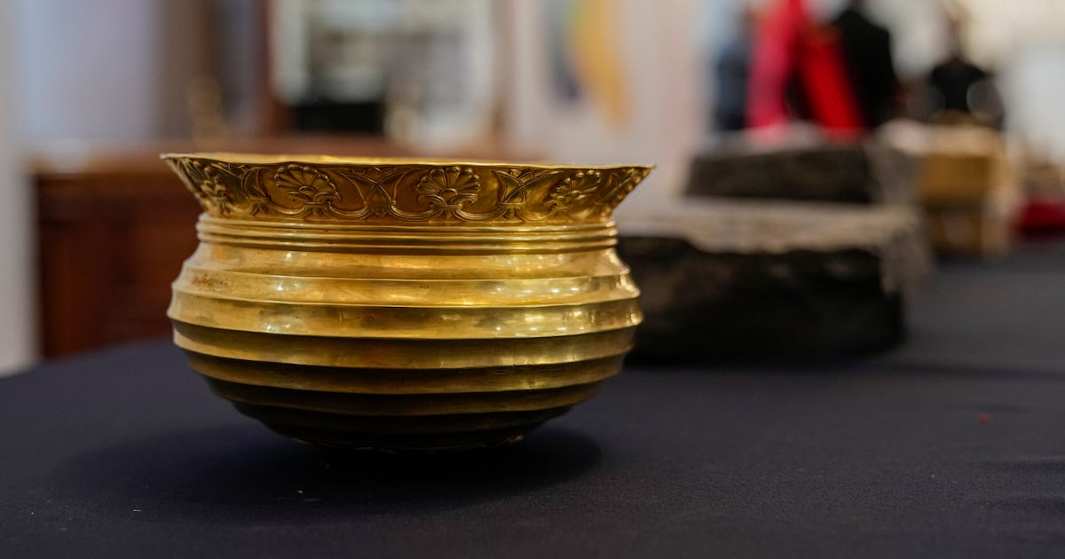 Iraq retrieves smuggled Mesopotamian treasures