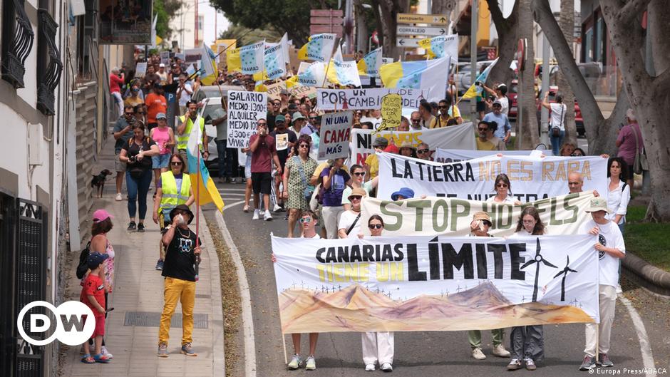 Canary Islands residents protest mass tourism