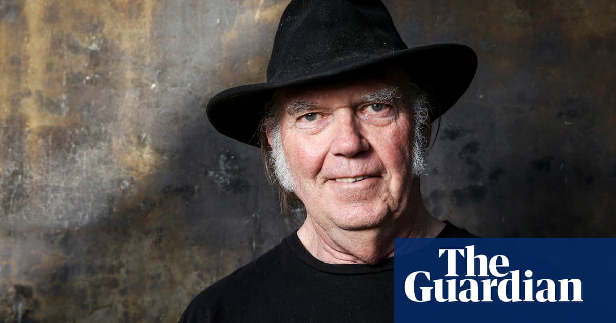 Neil Young to return music to Spotify as he attacks ‘disinformation’ across streaming services