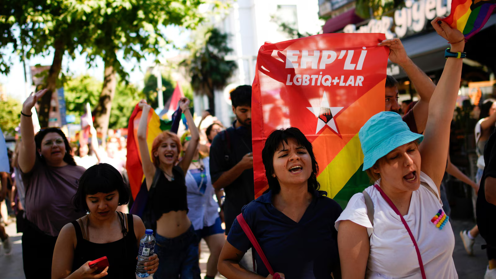 Impromptu LGBTQ+ protest in Istanbul after governor bans Pride march