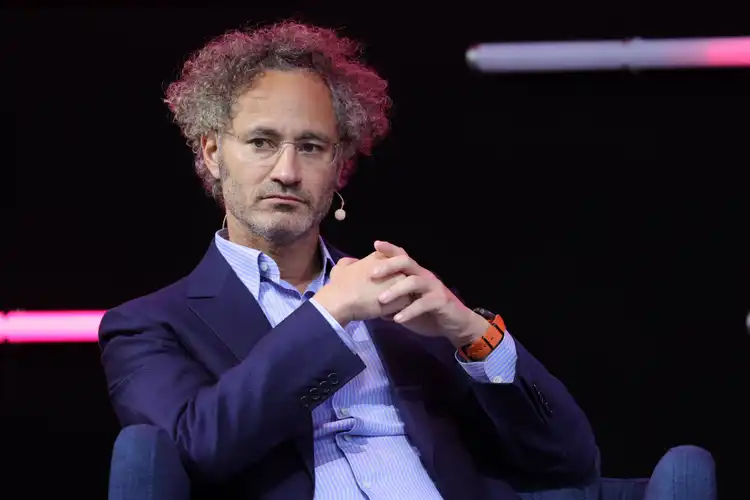 Palantir propels growth with AI as government, commercial revenue surges