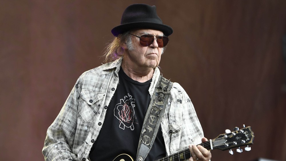 Neil Young Returning to Spotify After Boycott Over Joe Rogan