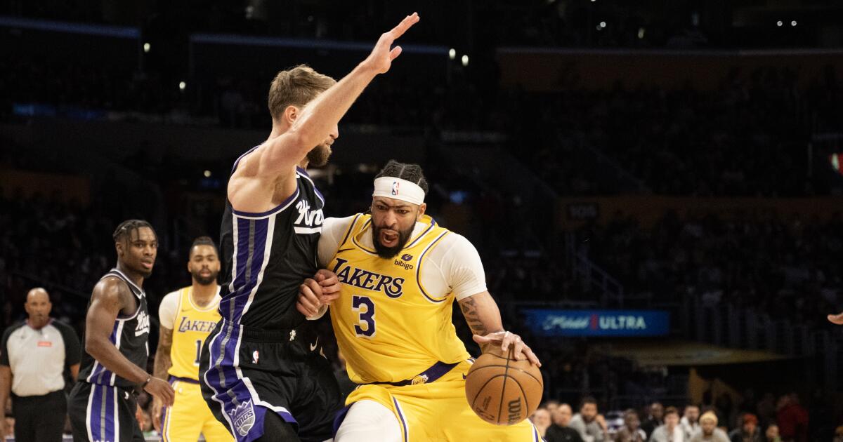 LeBron James exits early, Lakers fall to Sacramento Kings - Los Angeles Times