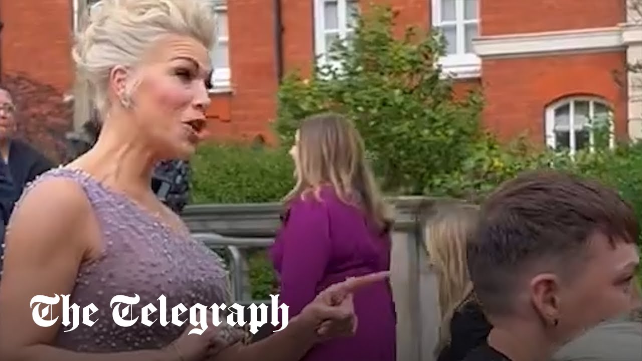 Hannah Waddingham scolds photographer over legs remark