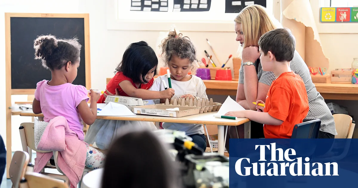 Early childhood education workers to receive 15% pay rise – if centres limit fee increases