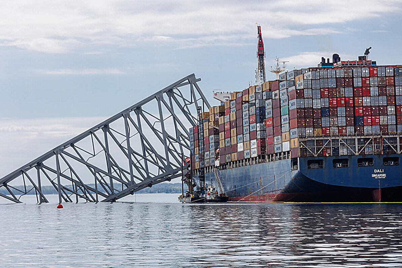 Data mining reveals US bridges with most large ship traffic