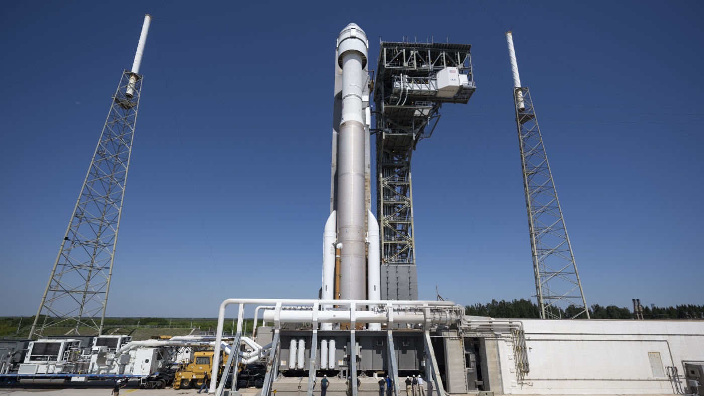 Astronauts endure delays and missing luggage to ride on Boeing's new Starliner spacecraft