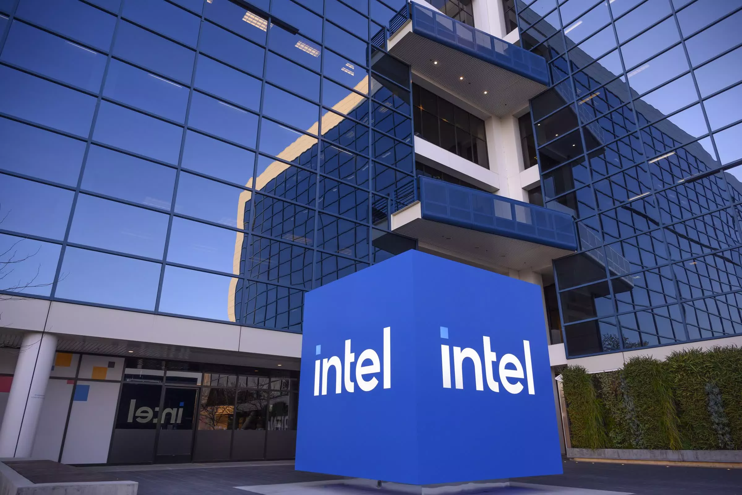 Intel promises upcoming Lunar Lake and Arrow Lake CPUs are not affected by instability issues