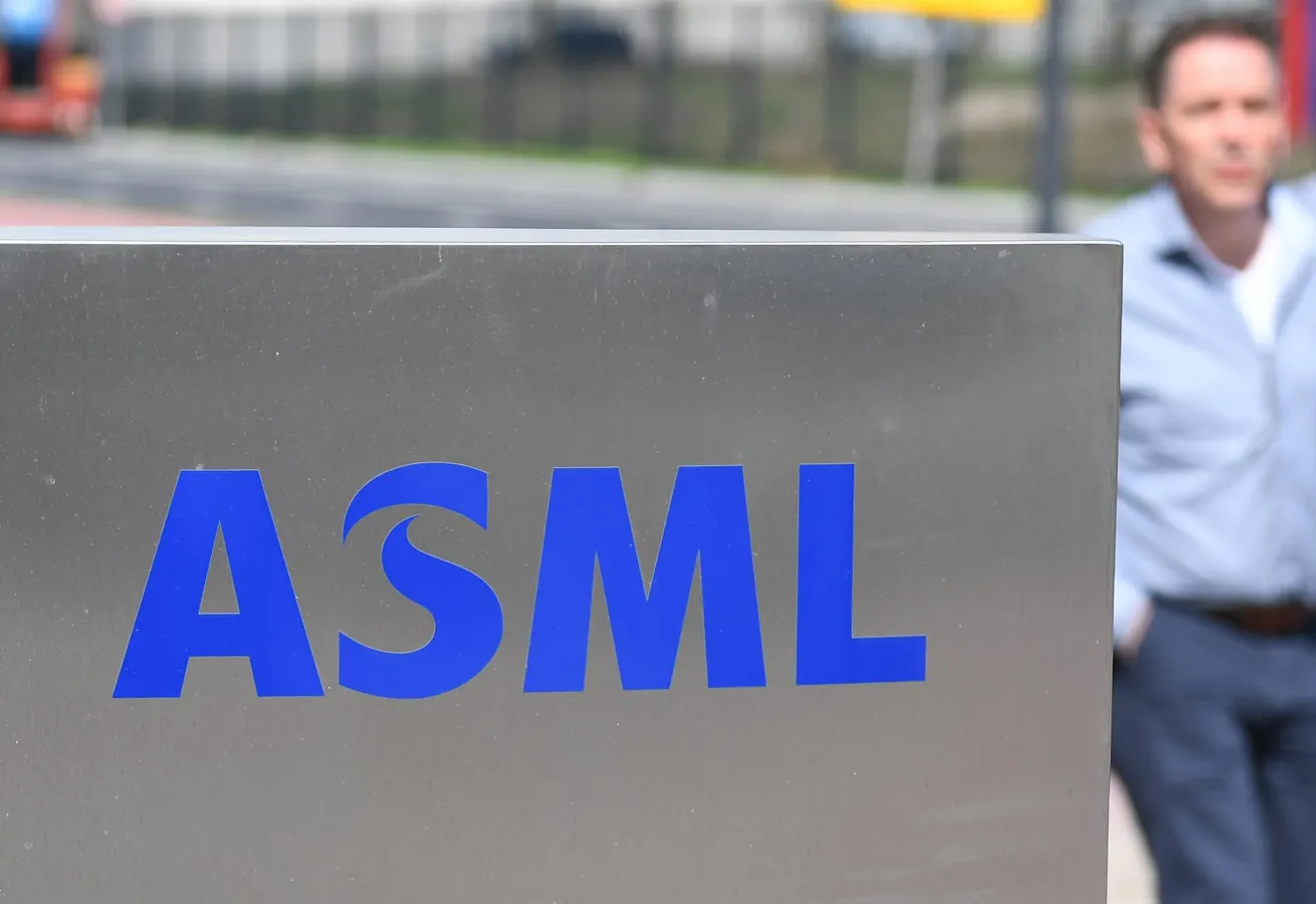 ASML Stock Up 49% In 2024, Falls On Fear Of China Export Curbs