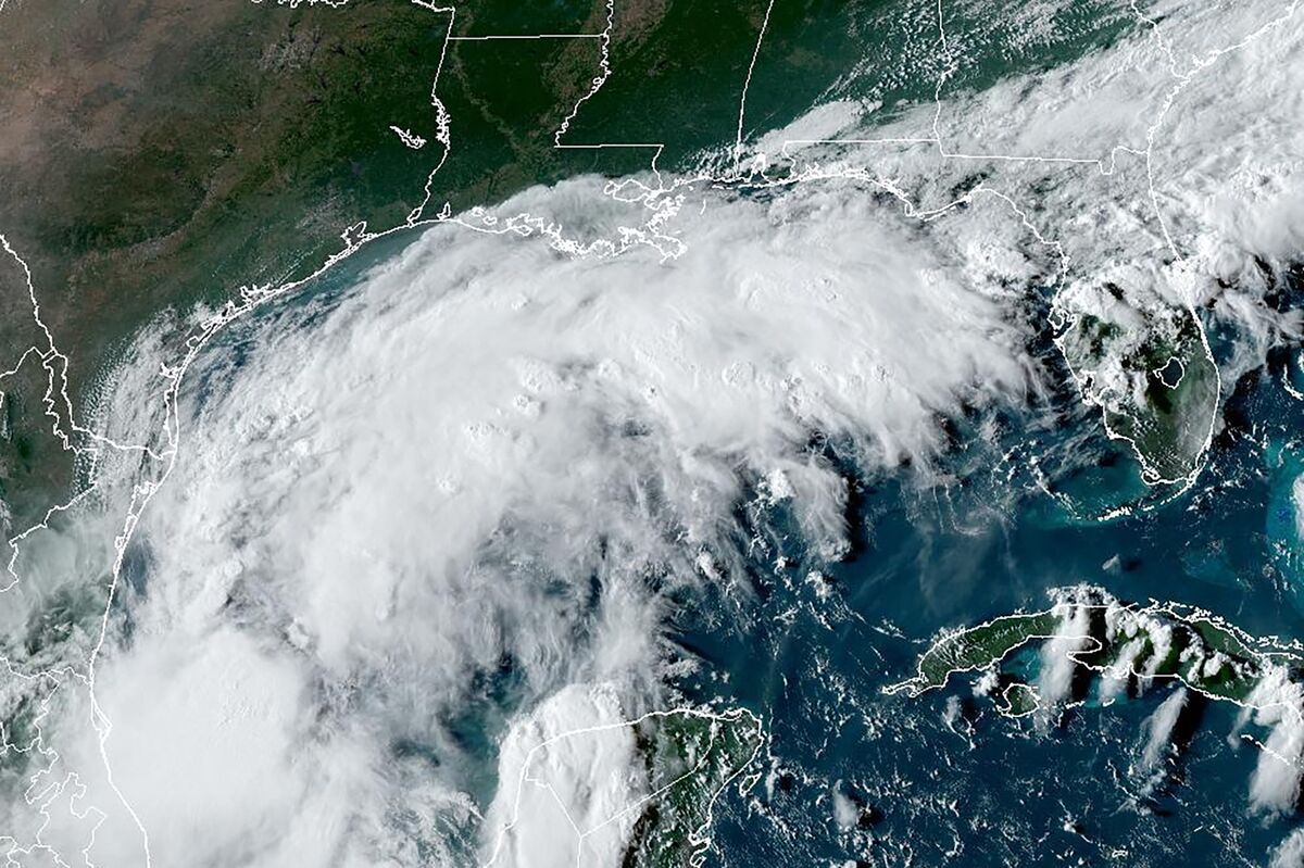 Strengthening Gulf Storm Could Slam Texas, Louisiana Coasts