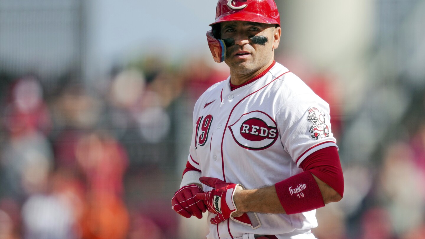 Joey Votto says he has agreed to minor league contract with hometown Toronto Blue Jays