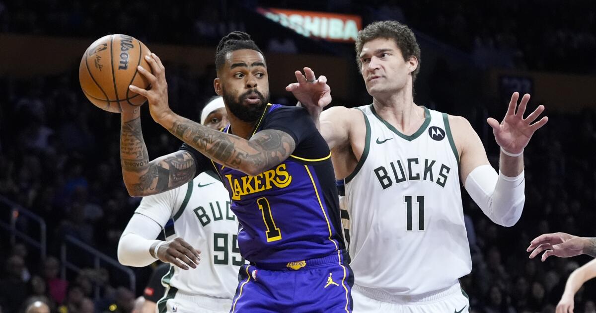 D'Angelo Russell scores 44 as Lakers edge Bucks in a thriller - Los Angeles Times