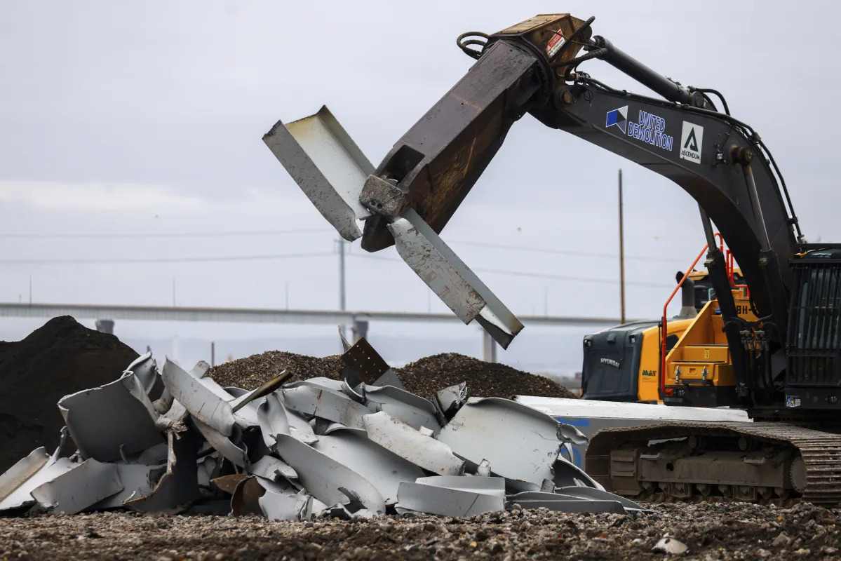 Salvage crews race against the clock to remove massive chunks of fallen Baltimore bridge