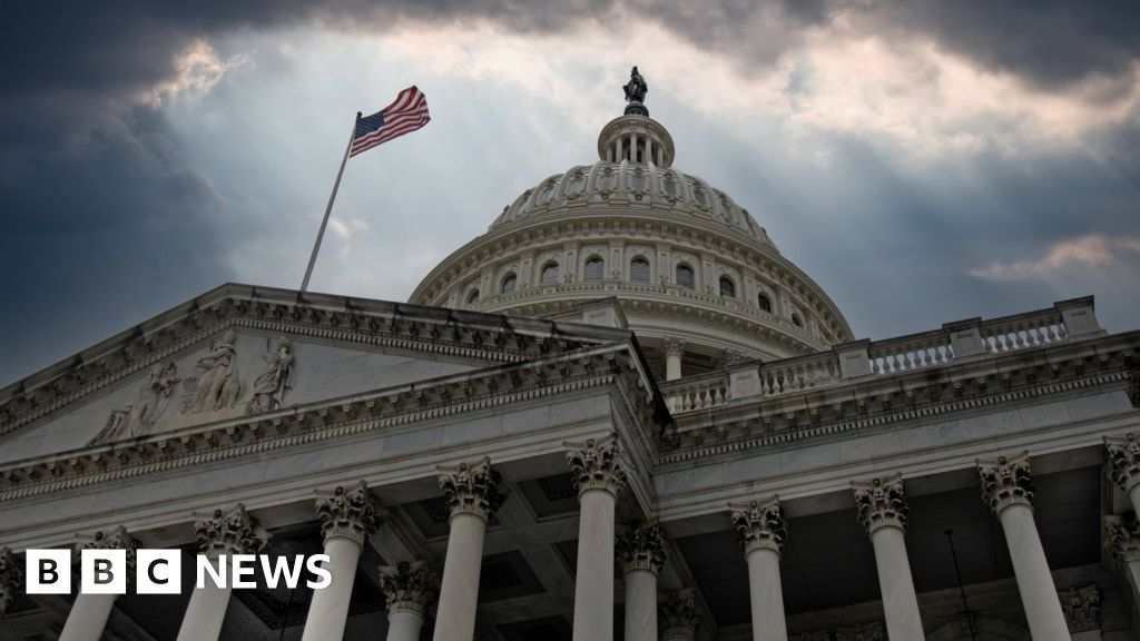 US lawmakers reach deal to temporarily avert government shutdown