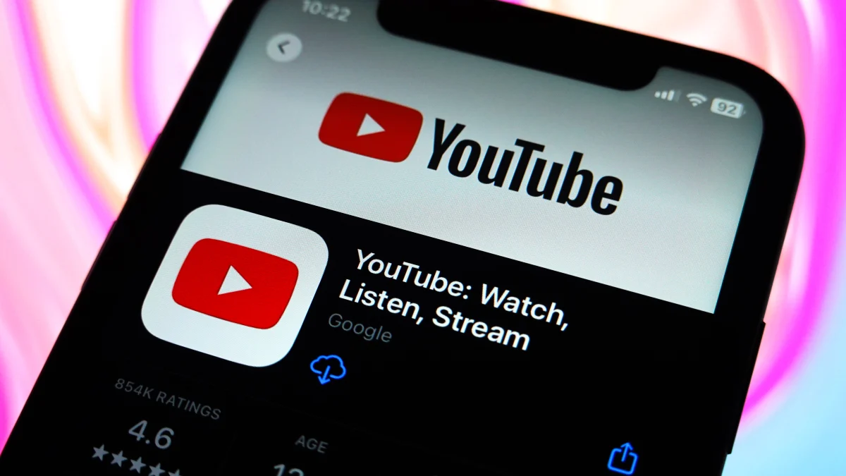 YouTube tests AI live chat summaries and channel QR codes