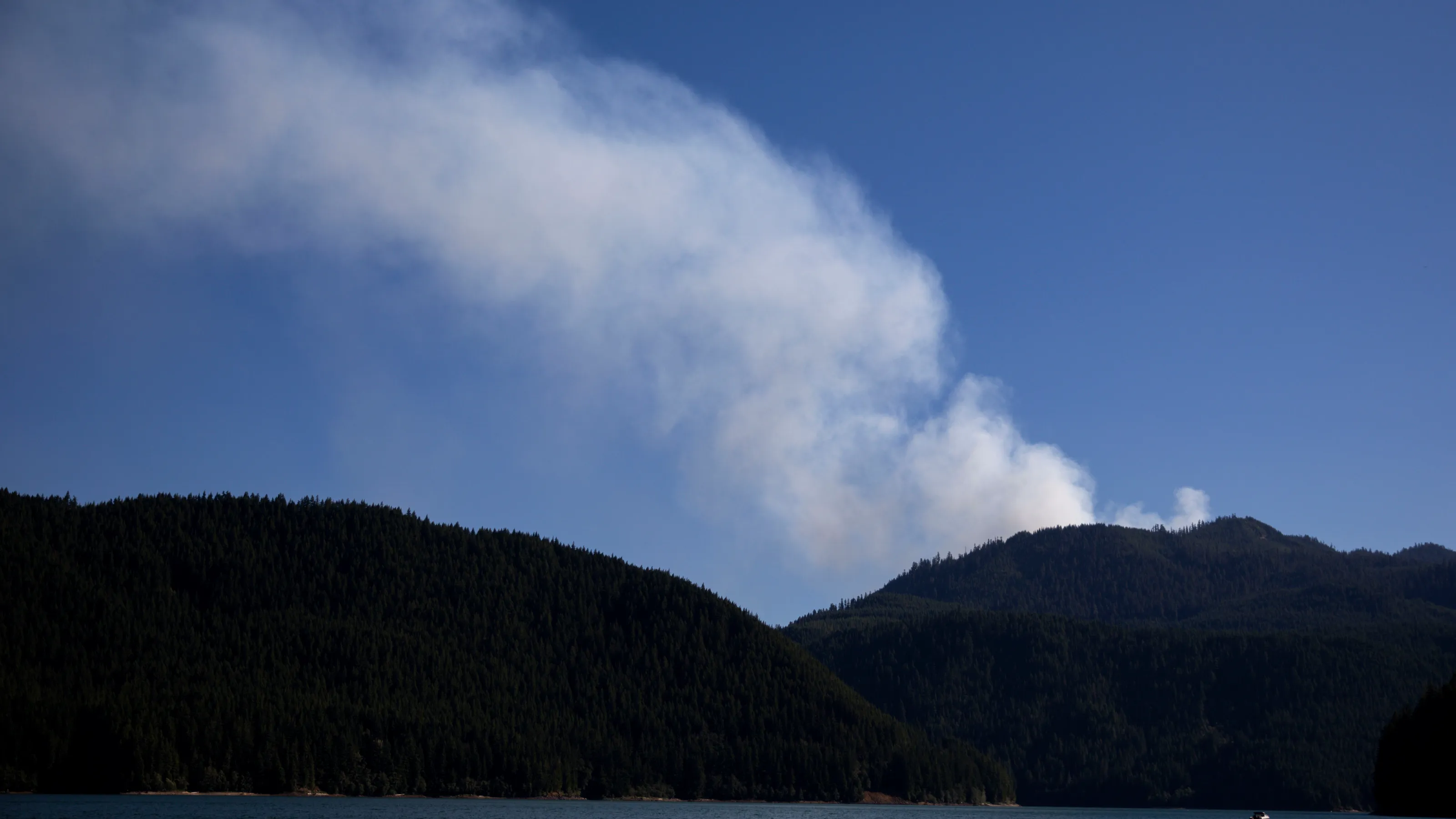 Oregon wildfires close these popular camping, hiking spots in Cascade Mountains