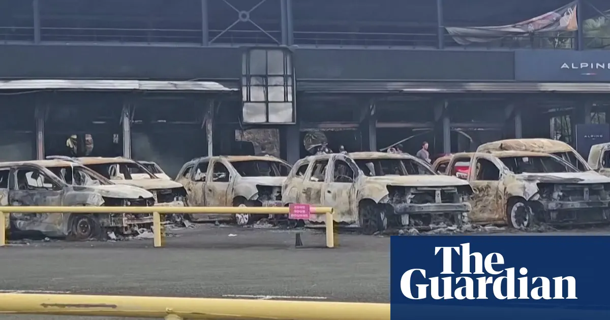 New Zealand evacuates citizens amid continuing unrest on New Caledonia – video