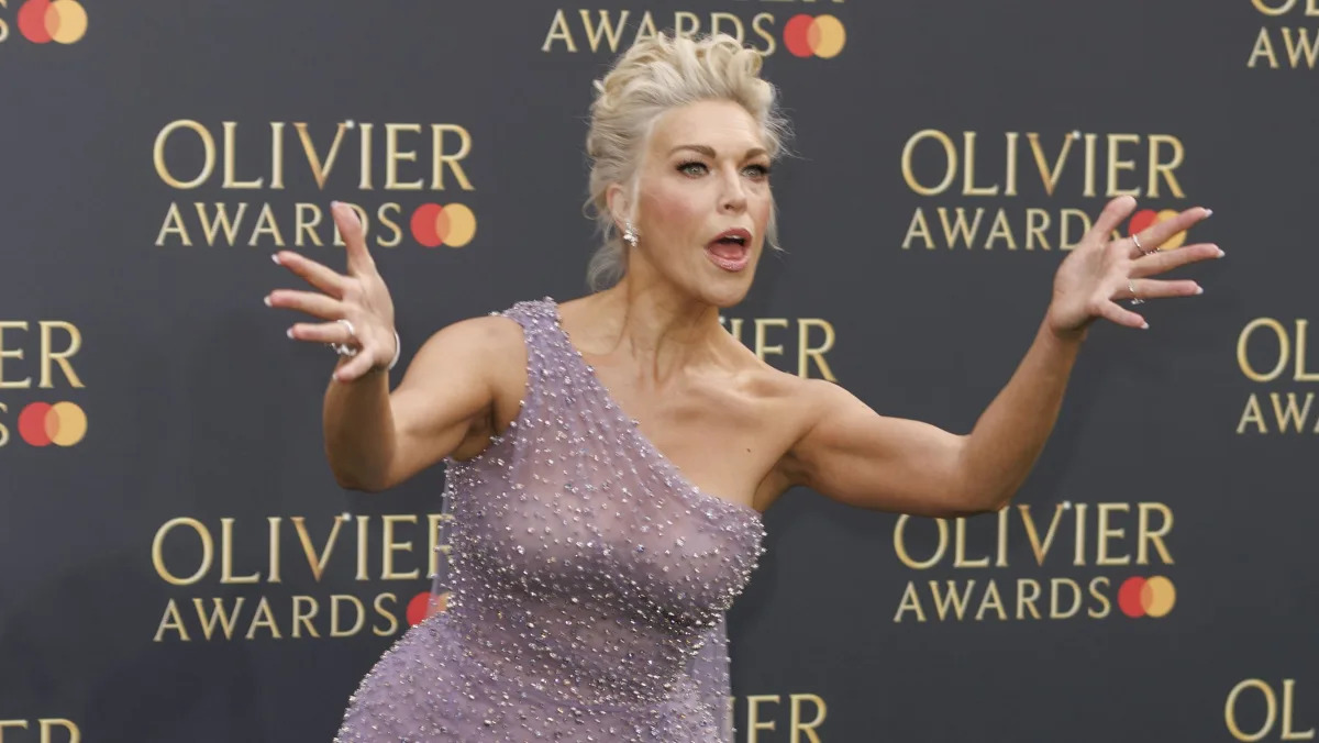 Hannah Waddingham Confronts Photographer Who Asked Her To “Show Leg”: “Don’t Be A Dick”