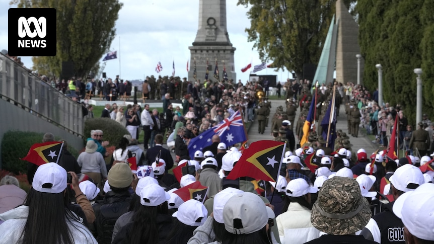 Australians gather at Anzac Day services across the country to honour service men and women